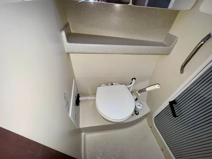 Ayewash Yacht Photos Pics Forward Manual Head