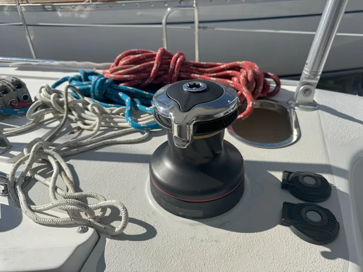 Ayewash Yacht Photos Pics Starboard Cabintop Winch and Lines
