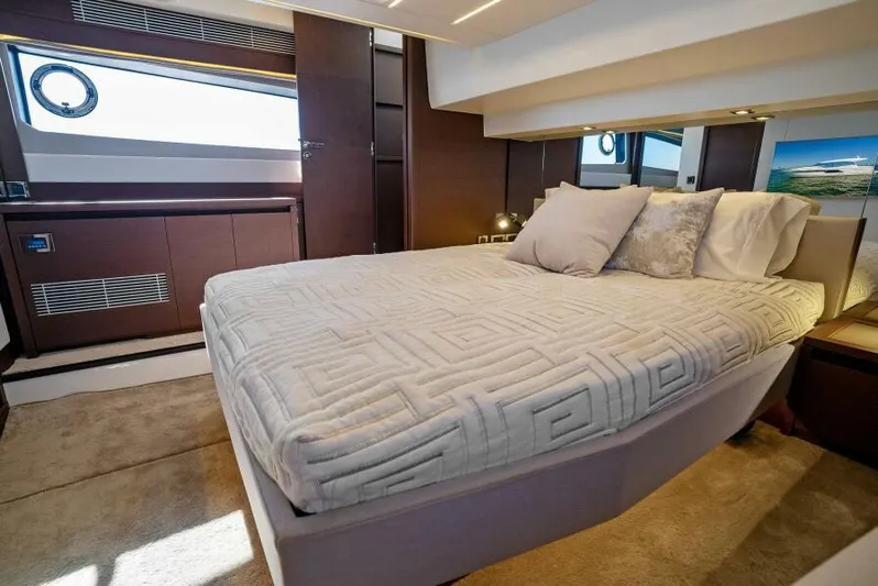The Islanders Yacht Photos Pics 
