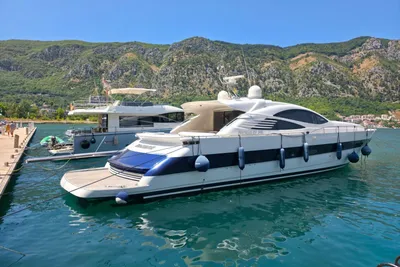 2005 Pershing 67
