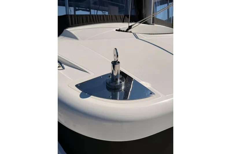 Chicago Yacht Photos Pics Custom Forward Deck Lift System