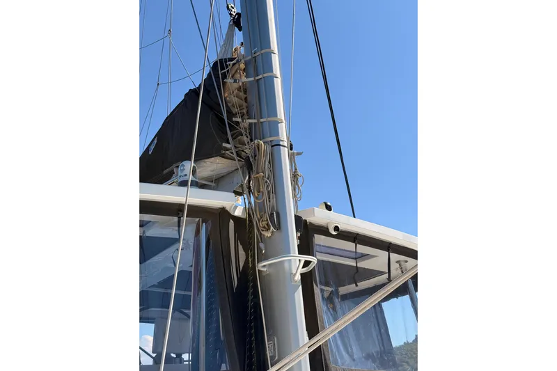 Chicago Yacht Photos Pics Mast and rigging of 2020 Lagoon 52 F catamaran against clear blue sky.