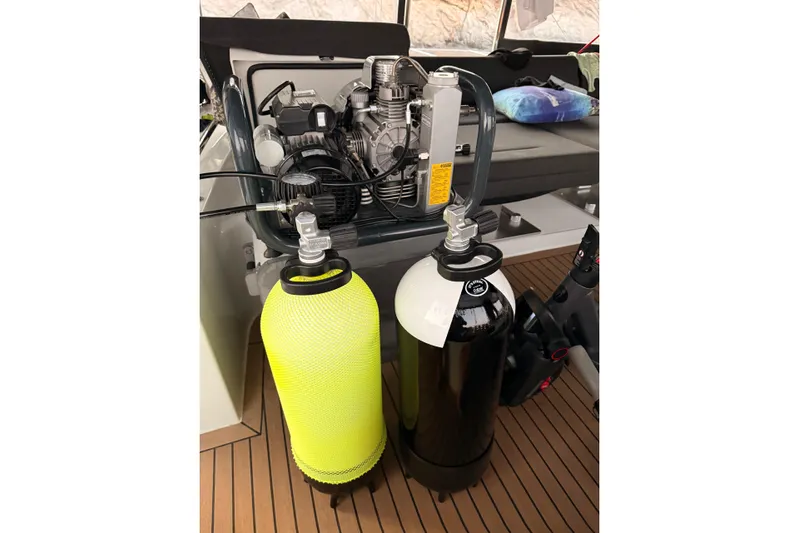 Chicago Yacht Photos Pics Scuba tanks and compressor on Lagoon 52 F yacht, 2020 model.
