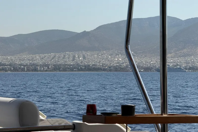 Chicago Yacht Photos Pics View from Lagoon 52 F yacht, overlooking coastal city and mountains, 2020.