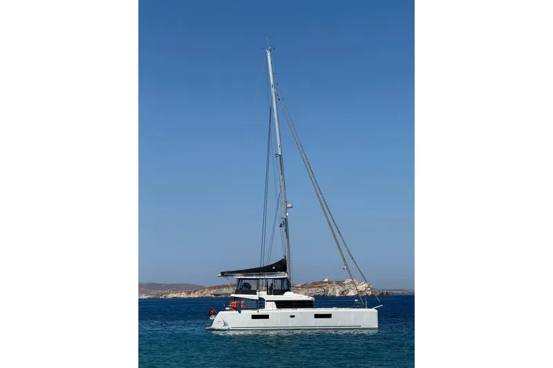 Chicago Yacht Photos Pics 2020 Lagoon 52 F catamaran sailing on clear blue waters.