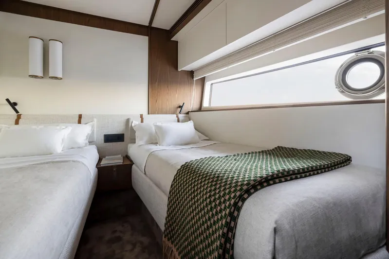  Yacht Photos Pics Azimut Fly 72 - D Yachts