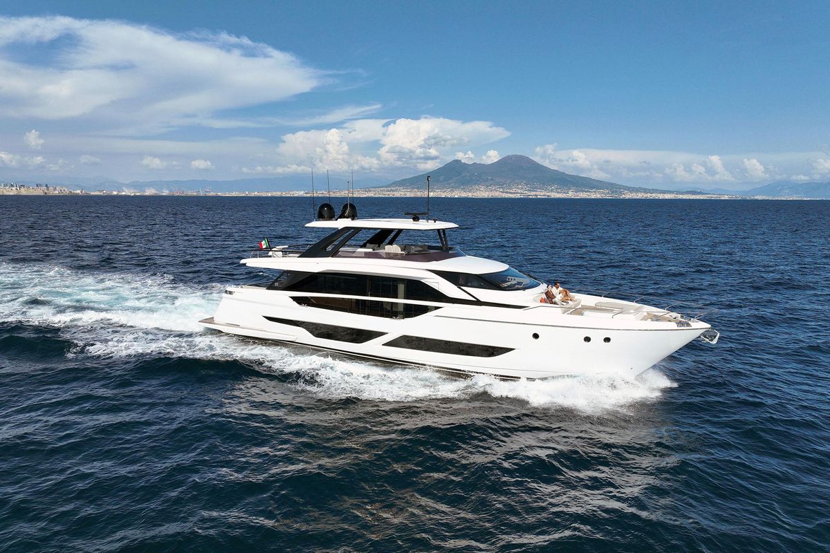 2025 Ferretti Yachts 88 