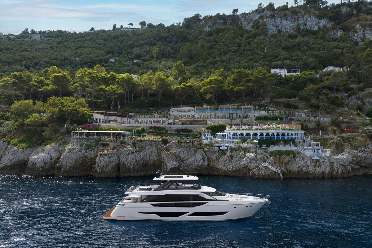 2025 Ferretti Yachts 88 