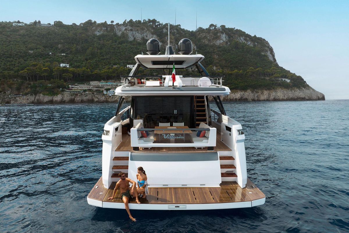 2025 Ferretti Yachts 88 