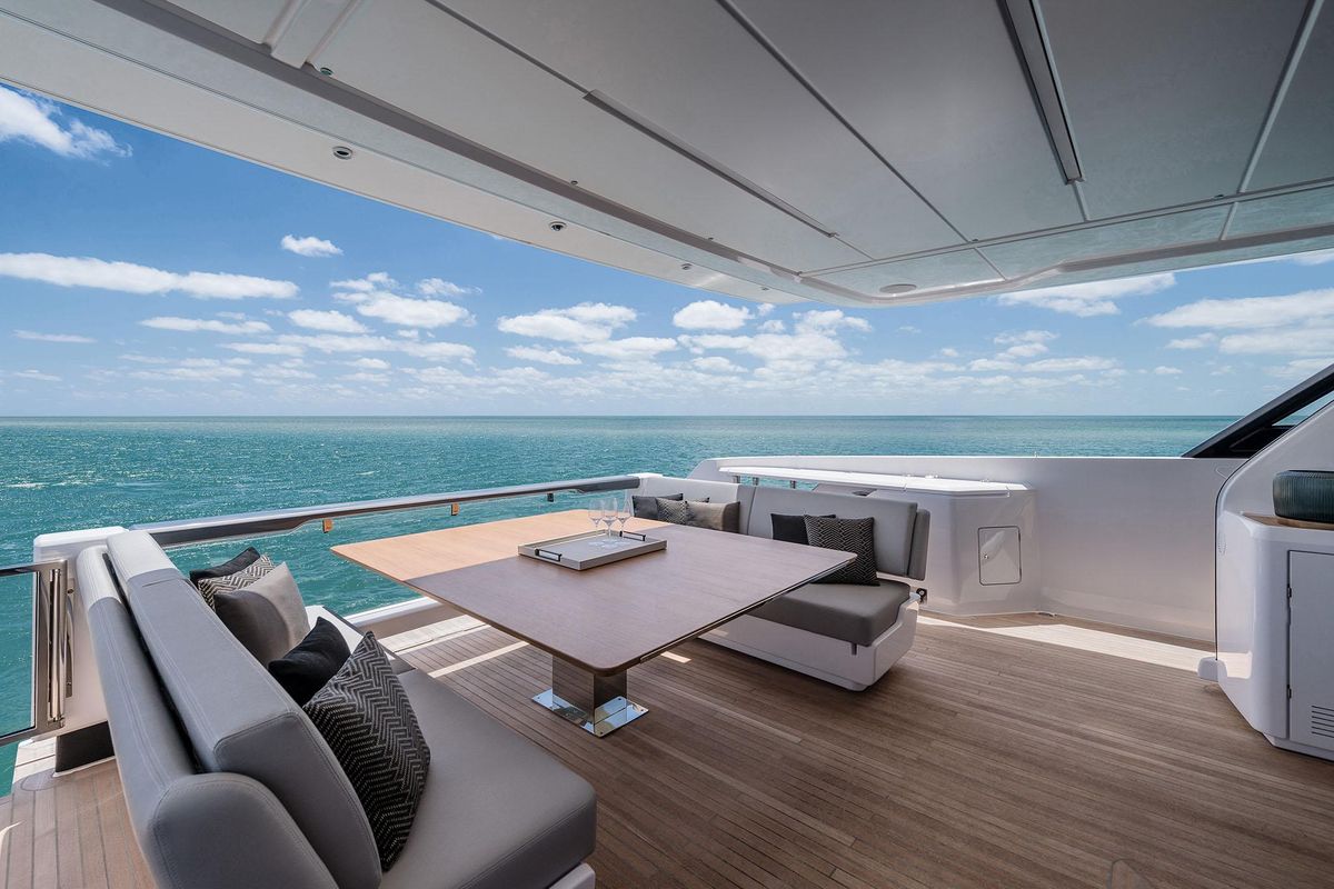 2025 Ferretti Yachts 88 