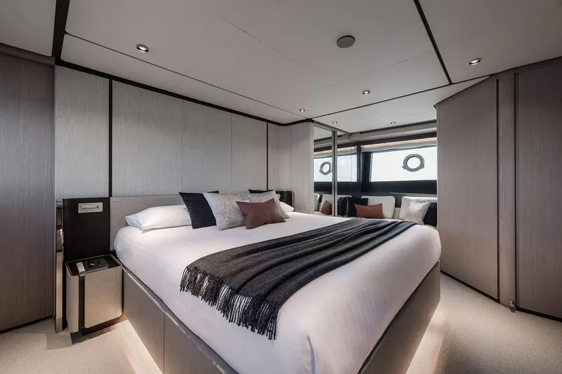  Yacht Photos Pics Ferretti 860 2025