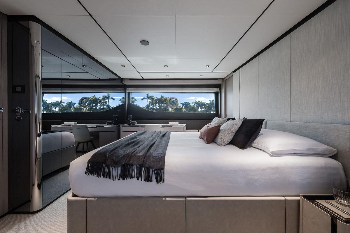 2025 Ferretti Yachts 88 