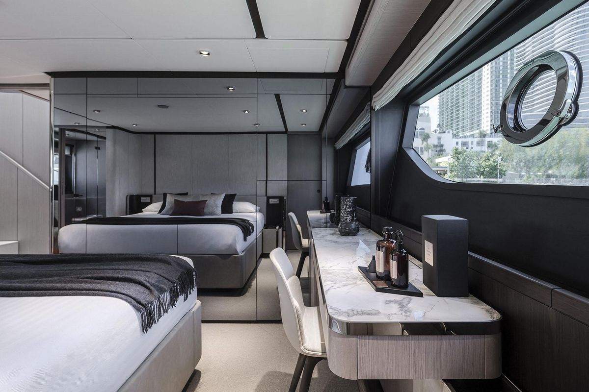 2025 Ferretti Yachts 88 
