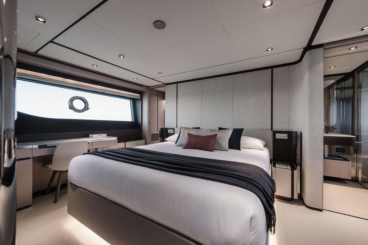 2025 Ferretti Yachts 88 