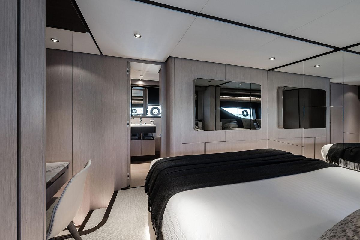 2025 Ferretti Yachts 88 