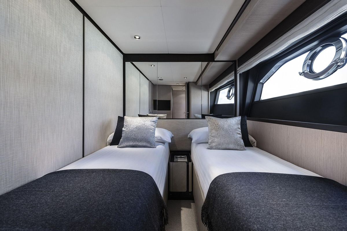2025 Ferretti Yachts 88 
