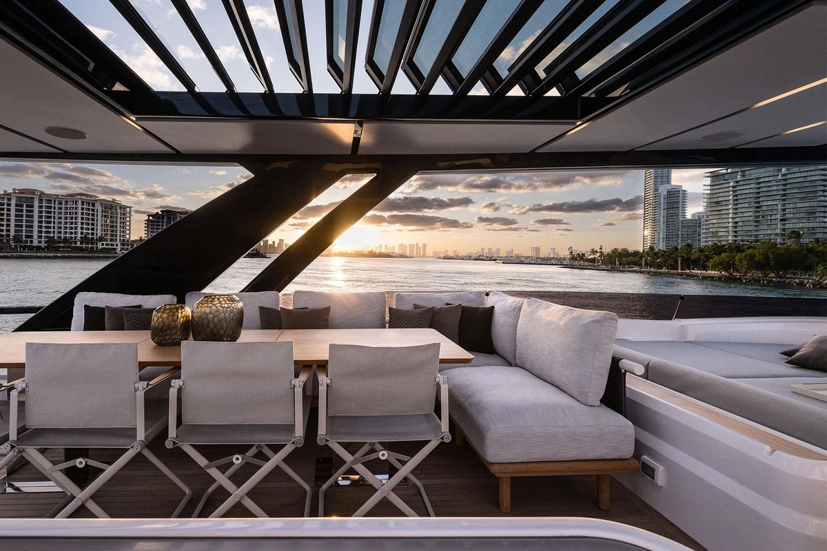 2025 Ferretti Yachts 88 