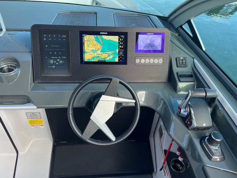 2022 Aviara AV32 Outboard