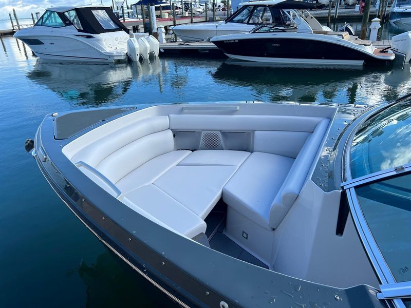 2022 Aviara AV32 Outboard