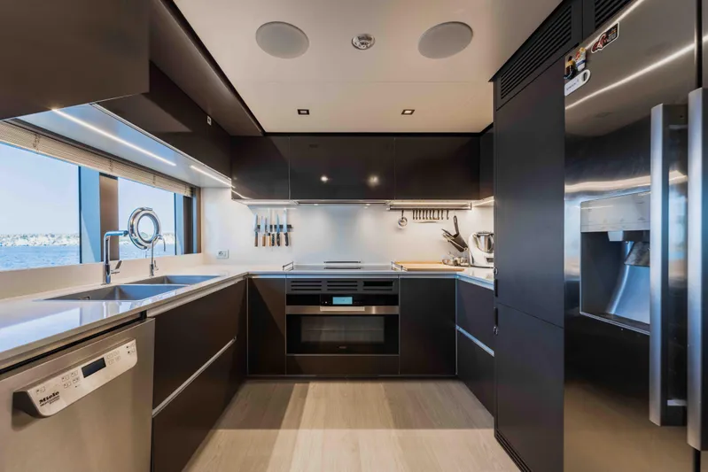 Renewal 3 Yacht Photos Pics 