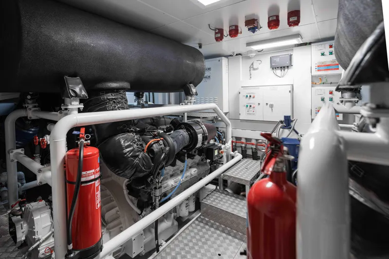 Renewal 3 Yacht Photos Pics 