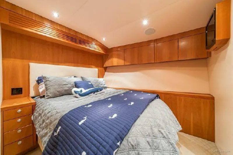 Desperado Yacht Photos Pics Luxurious bedroom interior of 2008 Hatteras 77 Enclosed Bridge yacht.