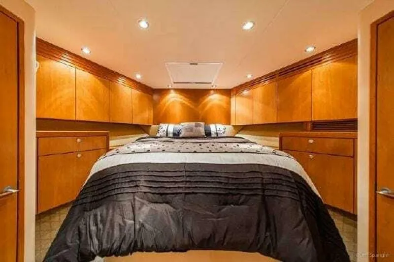 Desperado Yacht Photos Pics Luxurious bedroom interior of 2008 Hatteras 77 Enclosed Bridge yacht.