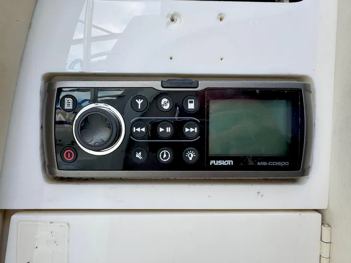 Tony Montana Yacht Photos Pics Fusion MS-CD600 stereo system on a 1999 Formula 400 Super Sport boat.