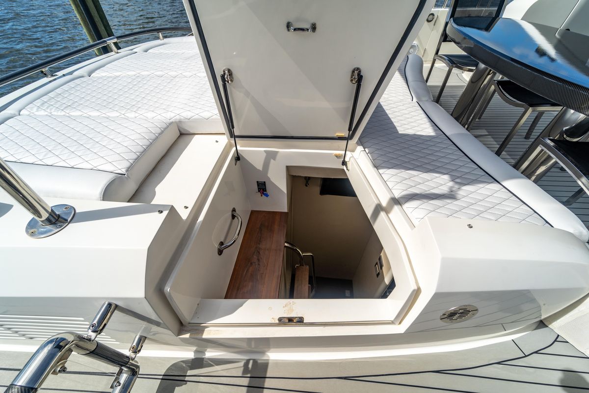2009 Lazzara 76 