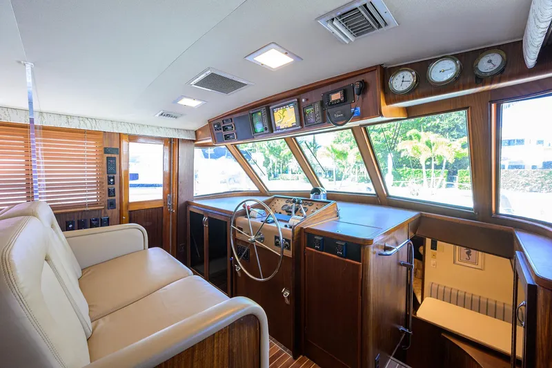 Phantom Yacht Photos Pics 1987 Hatteras 63 Motor Yacht helm with leather seating and navigation instruments.