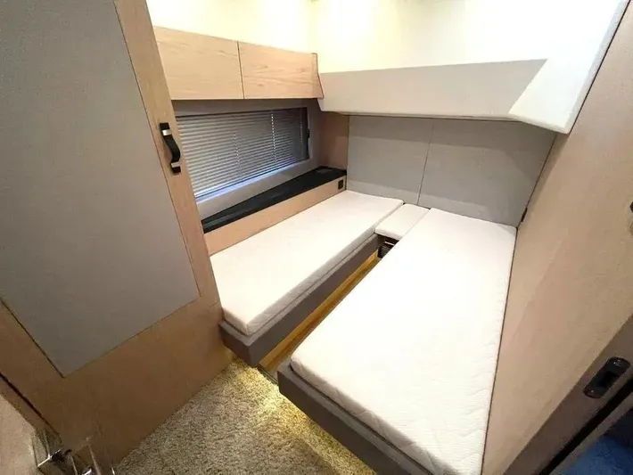 Rialtin Yacht Photos Pics Interior cabin of 2022 Beneteau Monte Carlo 52 yacht with twin beds and modern design.