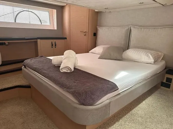 Rialtin Yacht Photos Pics Luxurious bedroom interior of 2022 Beneteau Monte Carlo 52 yacht with cozy bedding.