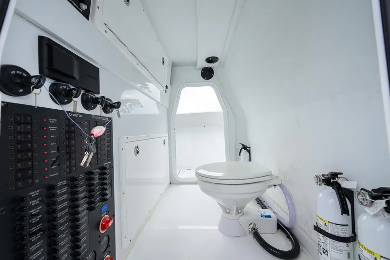 Nitsa Yacht Photos Pics Freeman 42 Nitsa - Head