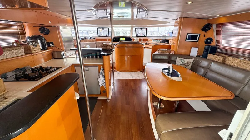 Dream Catcher Yacht Photos Pics Salon Entrance Looking Forward