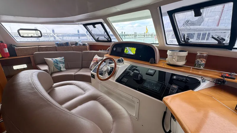 Dream Catcher Yacht Photos Pics Lower Helm Station