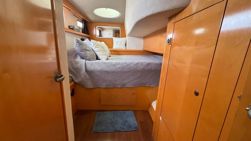 Dream Catcher Yacht Photos Pics Guest Stateroom Starboard Hull