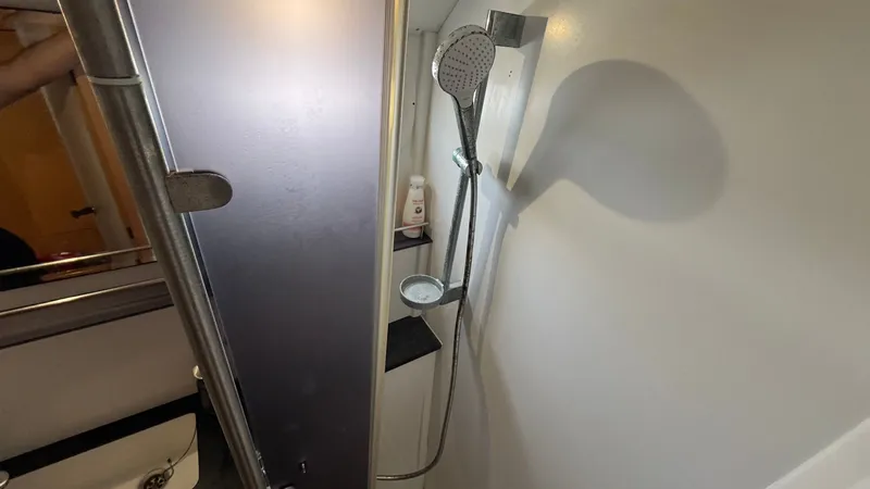 Dream Catcher Yacht Photos Pics Guest Head 2 Shower