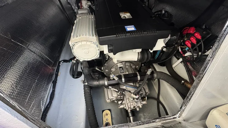 Dream Catcher Yacht Photos Pics Engine Room