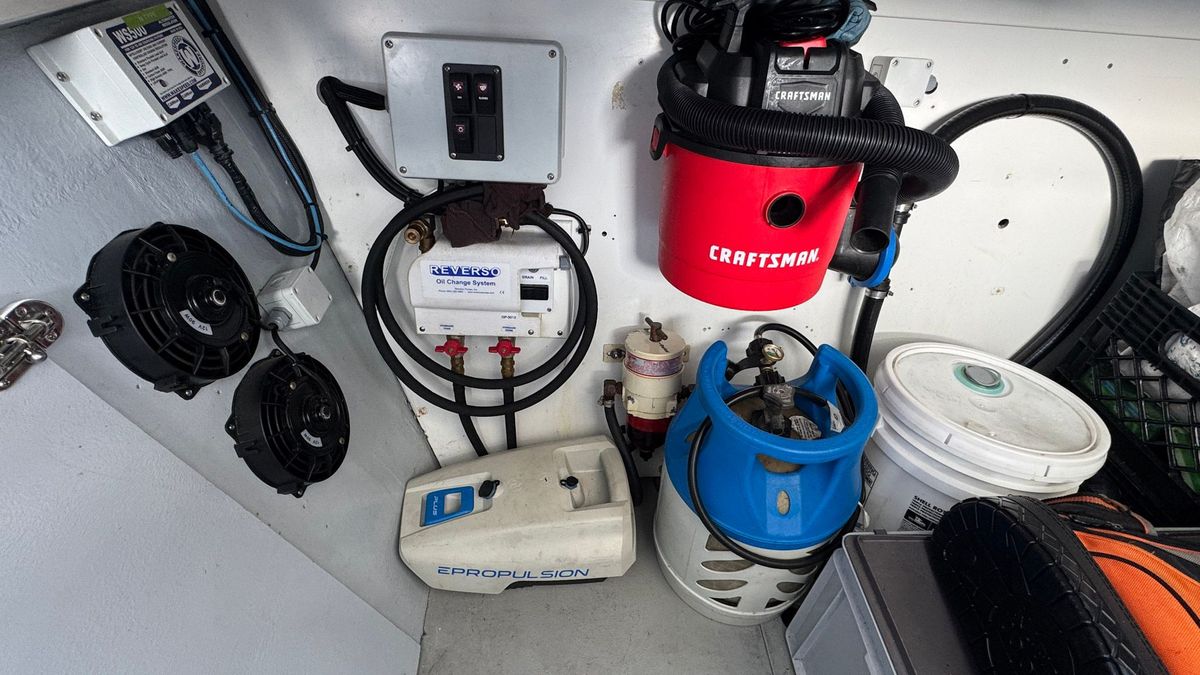 2009 Fountaine Pajot 46 