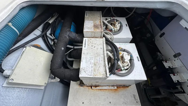 Dream Catcher Yacht Photos Pics Engine Room