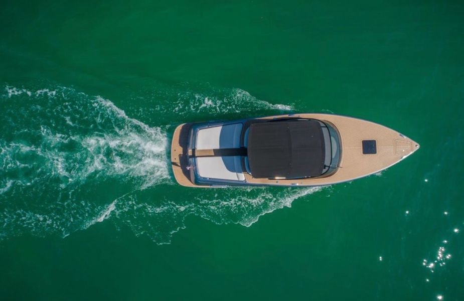 2018 Canard Yachts eMotion36