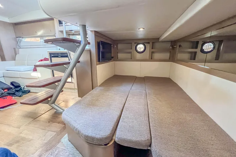 Yacht Photos Pics 2018 Sea Ray Sundancer 350 Coupe interior with cozy cabin and modern staircase.