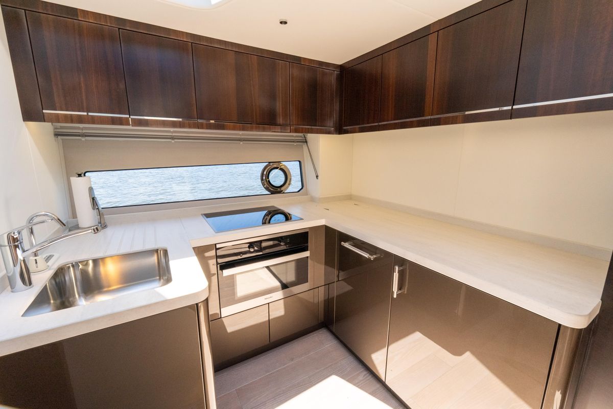 2022 Sunseeker 60 