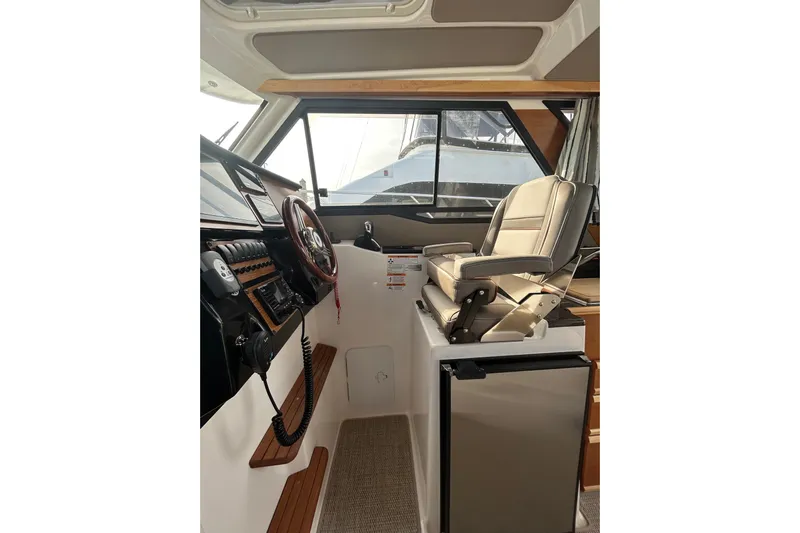  Yacht Photos Pics Interior of 2024 Cutwater C-288 Coupe, featuring helm station and captain's chair.
