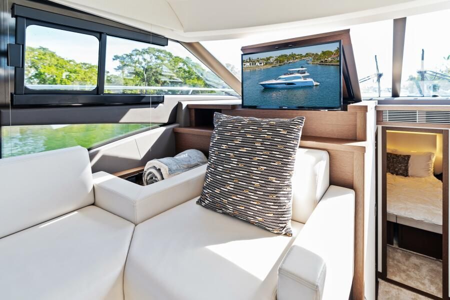 2020 Prestige 52 