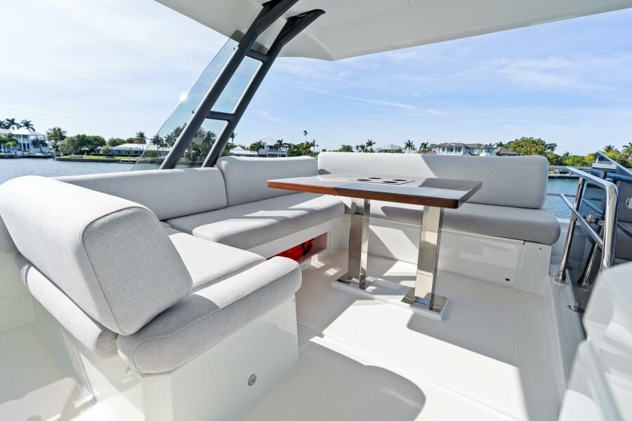 2020 Prestige 52 