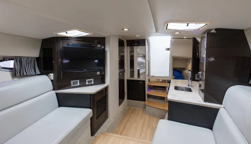 Bluebird Yacht Photos Pics 2017 37 Formula 370 SS Bluebird Cabin
