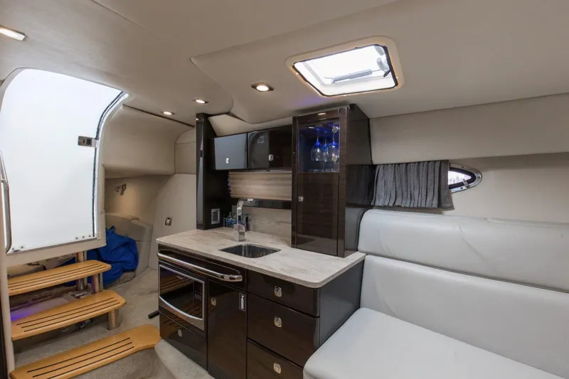 Bluebird Yacht Photos Pics 2017 37 Formula 370 SS Bluebird Cabin