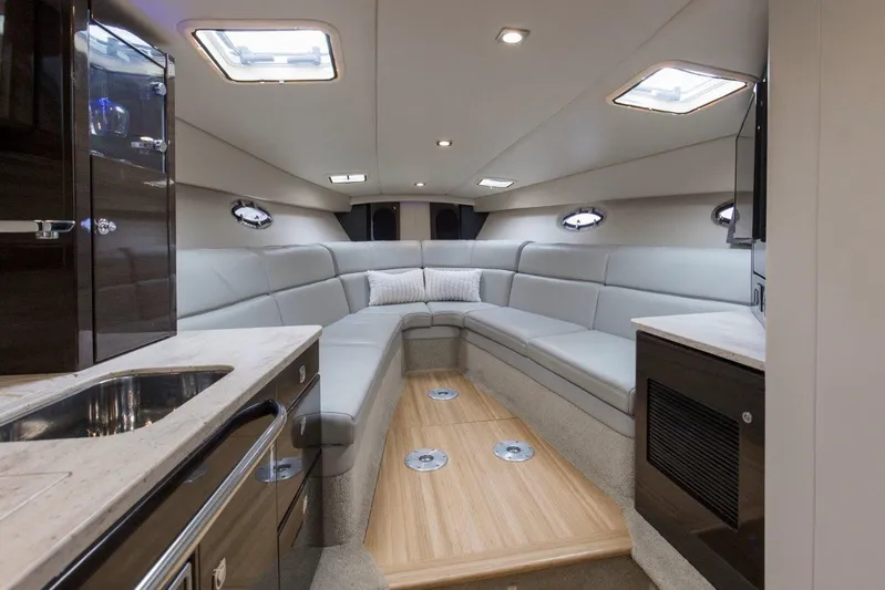 Bluebird Yacht Photos Pics 2017 37 Formula 370 SS Bluebird Cabin