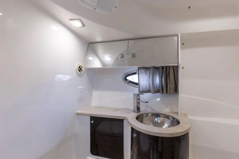 Bluebird Yacht Photos Pics 2017 37 Formula 370 SS Bluebird Head